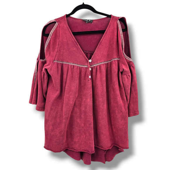 POL Women's‎ Boho Mineral Wash Cold Shoulder V Neck 3/4 Sleeve Top Red Small - Picture 1 of 11